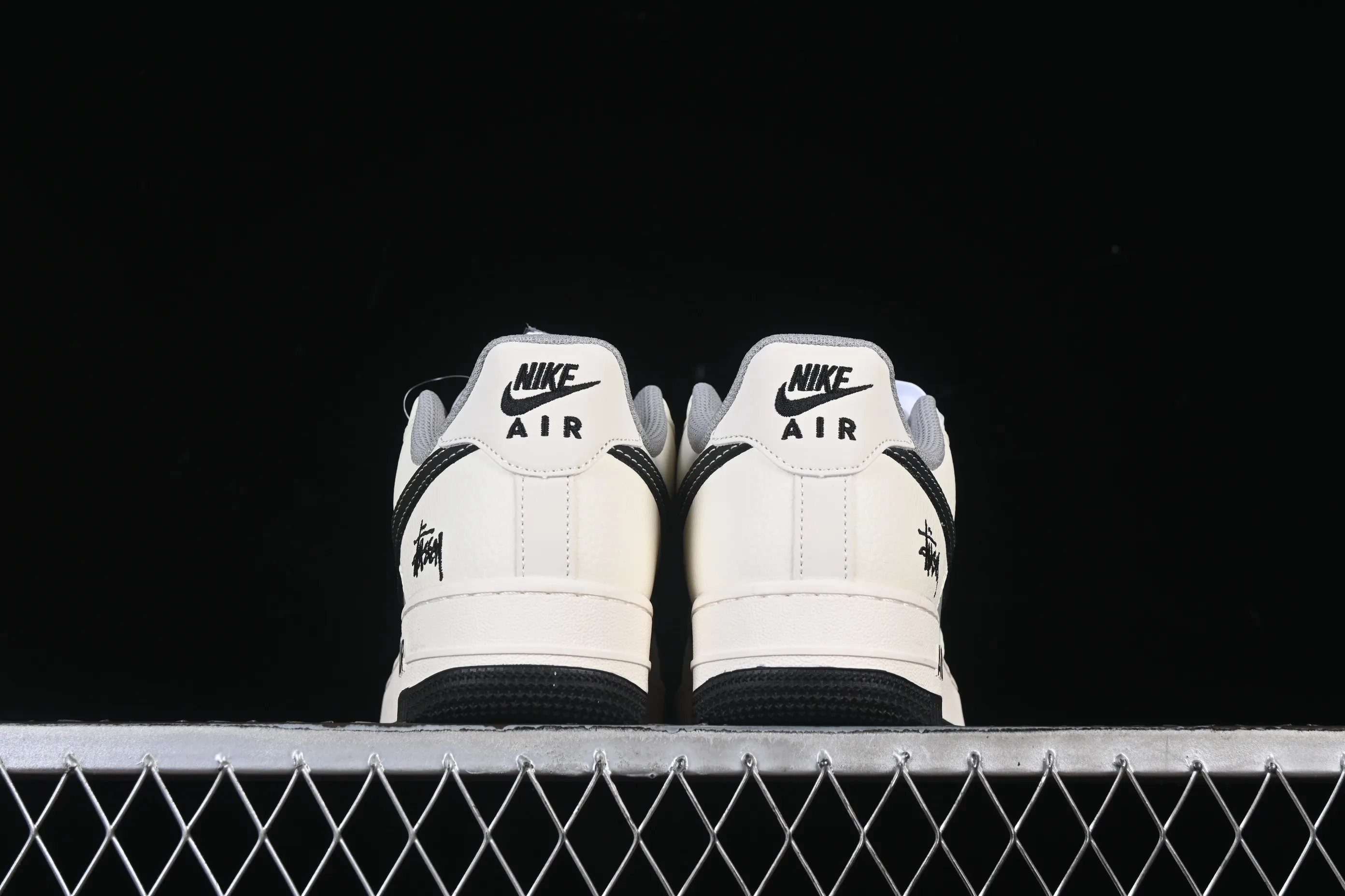 All categories Nk Air Force 1 Air Force series Nk Air Force 1 Low Air Force low-top Nike Air Force 1'07 Low Stusi co-branded beige, black and gray stitching Air Force 1 low-top casual sneakers JS8028-017